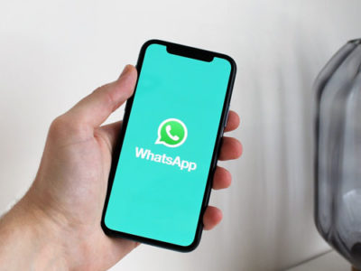WhatsAppp_Handy_News Kontaktieren Sie uns über Whatsapp